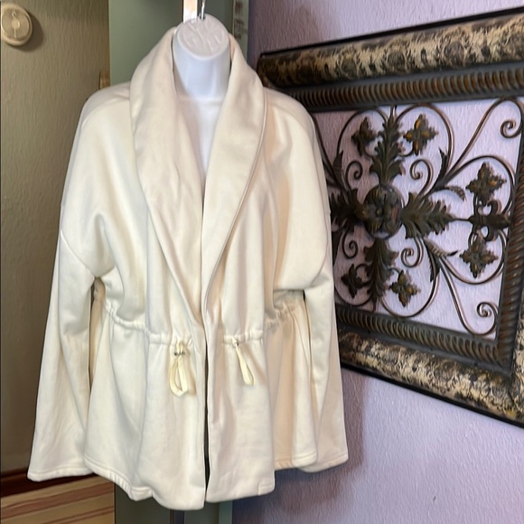 NWT Fabletics Jacket Winter White Fleece Open Front Oversized Sz XL - Picture 1 of 10